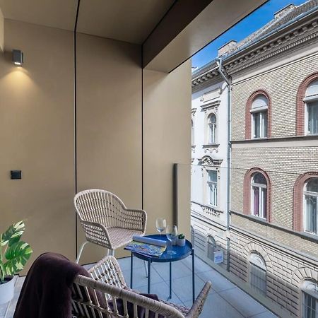 Modern Apt In Authentic Central Area Budapest Exterior photo