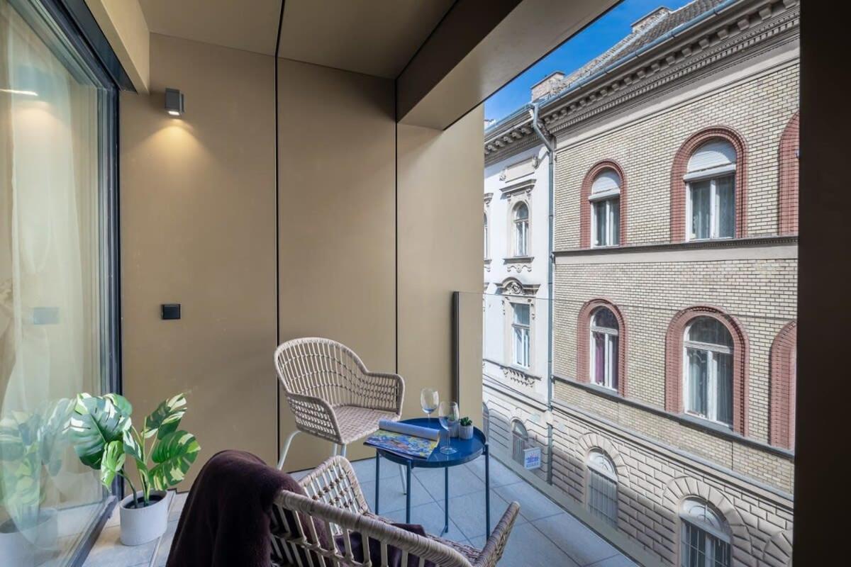 Modern Apt In Authentic Central Area Budapest Exterior photo